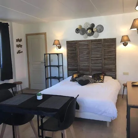 ゲストハウス Le Petit De L'espace Bien Etre 4*