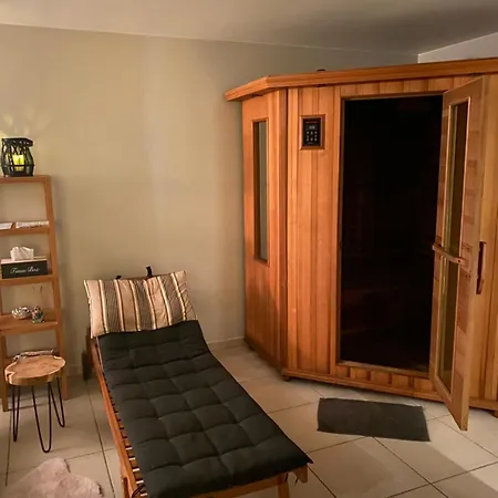 Le Petit De L'espace Bien Etre 4* リバン